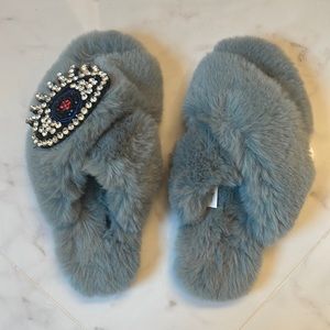 TWELVE AM Size 7 Slippers